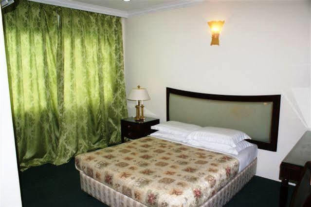 แองโซกาโฮเต็ลเทลัคอินแทน Hotel เตลุคอินทัน ภายนอก รูปภาพ